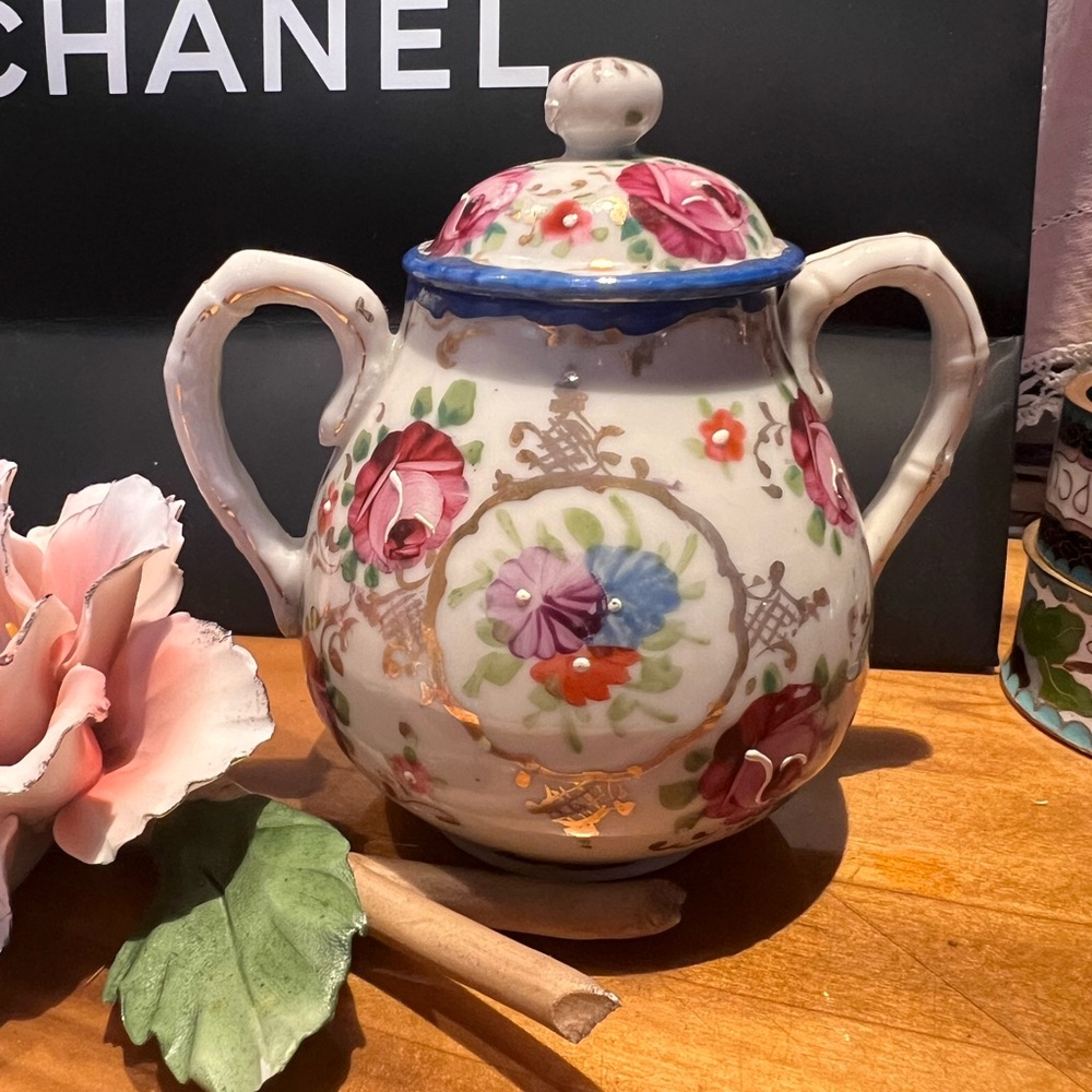 Unique Vintage Floral Ceramic Sugar Bowl - excellent condition
